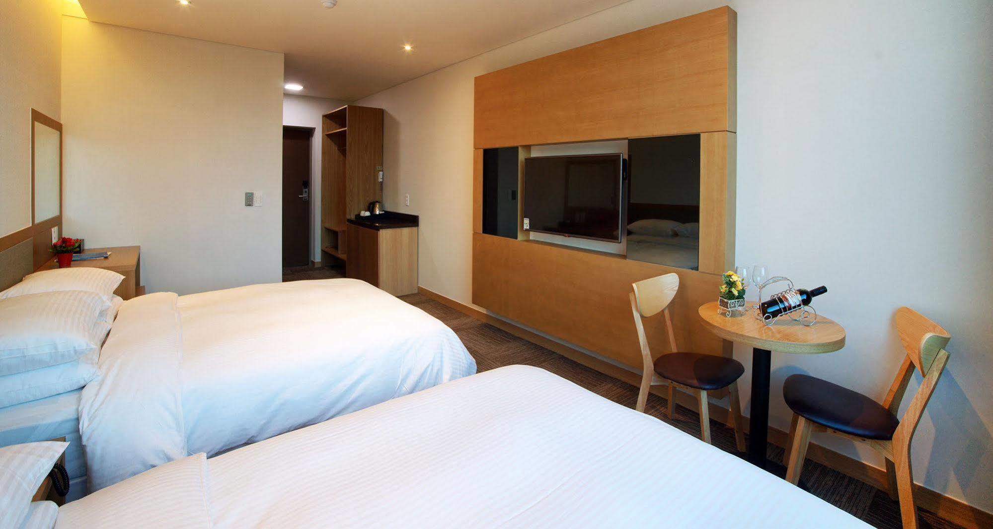 Jeju Poong Gyung Hotel Szogüpho Kültér fotó