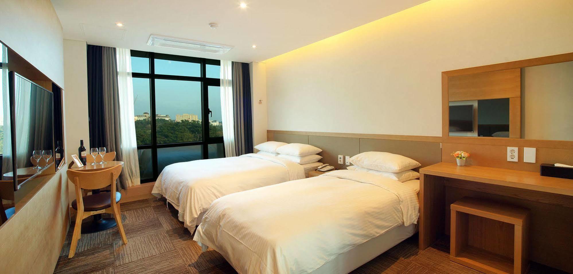 Jeju Poong Gyung Hotel Szogüpho Kültér fotó