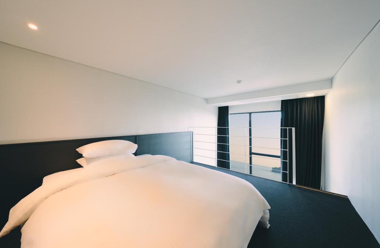 Jeju Poong Gyung Hotel Szogüpho Kültér fotó