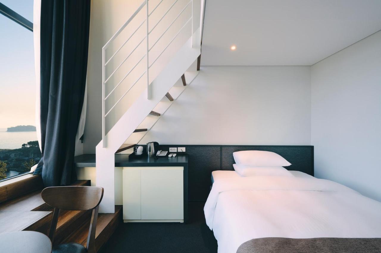 Jeju Poong Gyung Hotel Szogüpho Kültér fotó